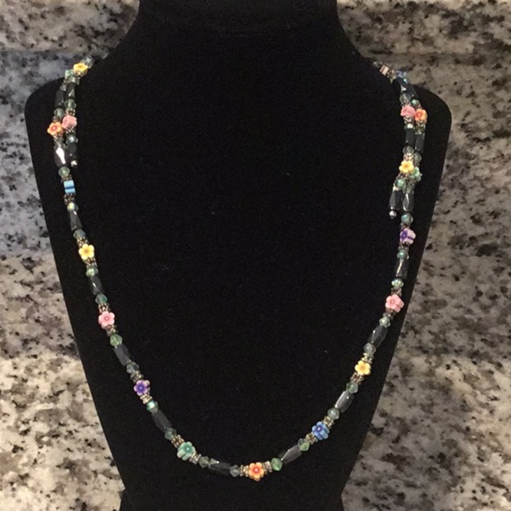 Magnetic Necklace with Flowers.